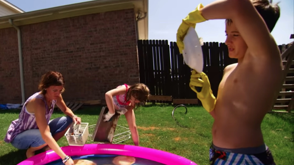 Washing dishes in backyard pool on Extreme Cheapstakes