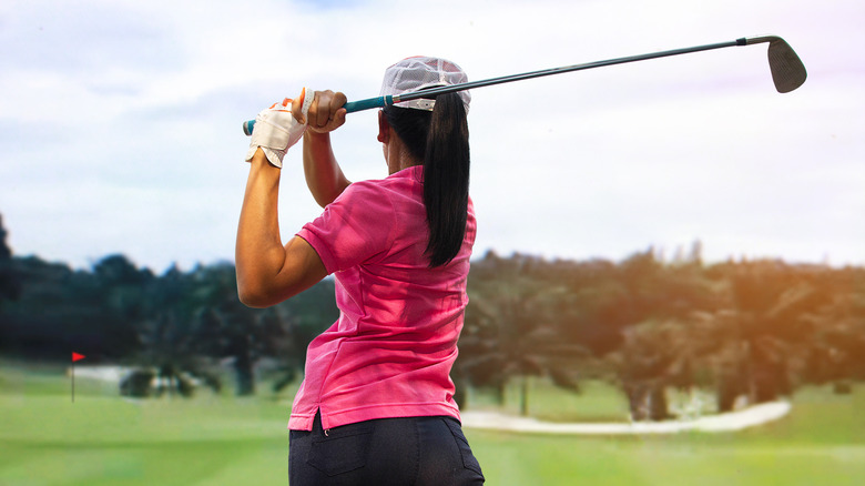 woman playing golf