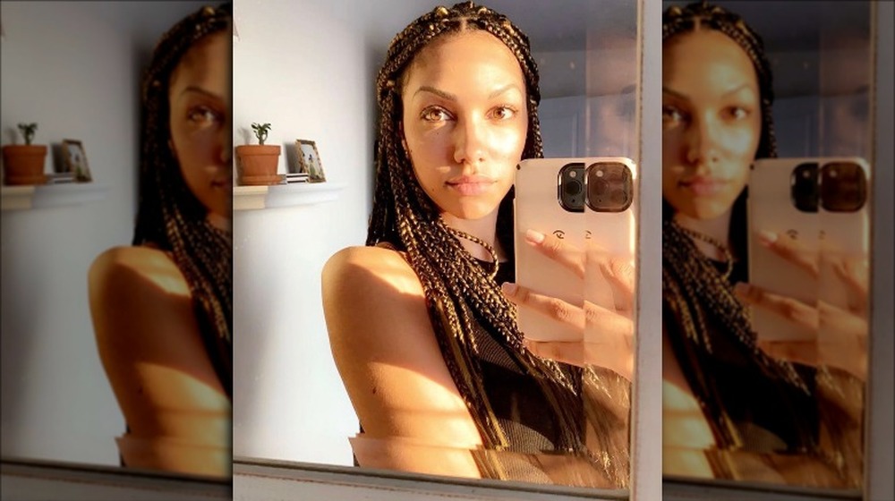 Corinne Foxx taking a selfie