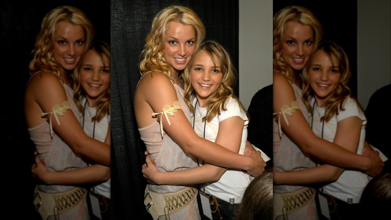 Britney Spears and Jamie Lynn Spears hugging