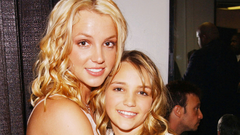 Jamie Lynn Spears and Britney Spears smiling