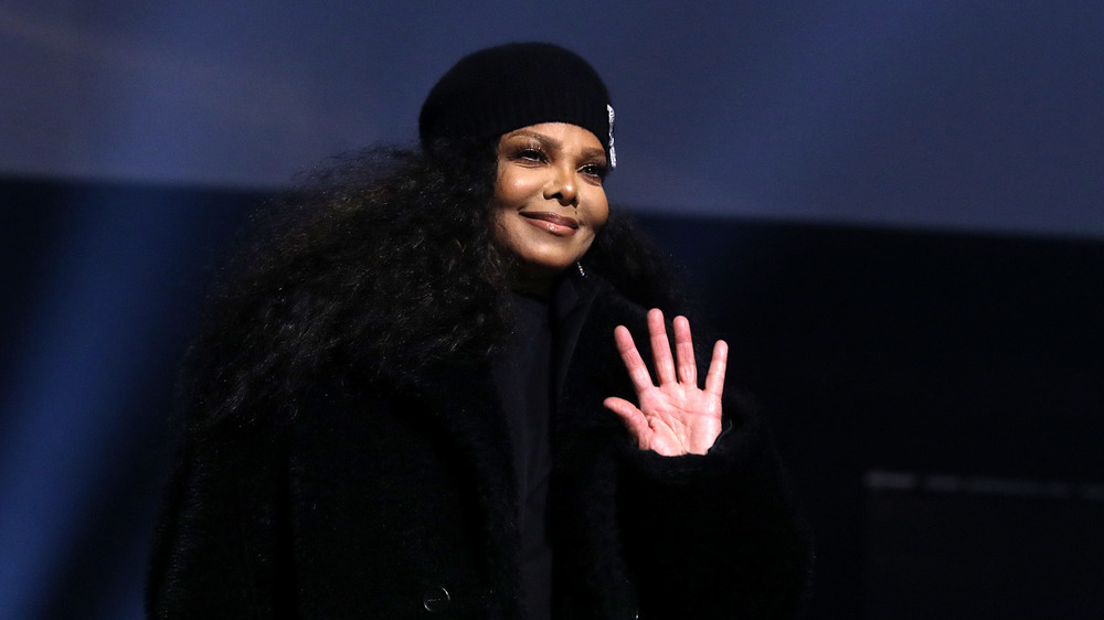 Janet Jackson waving