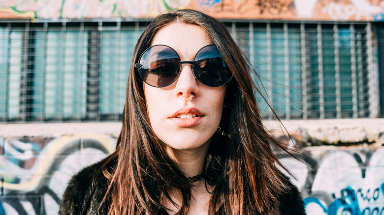 Woman wearing sunglasess with septum piercing 