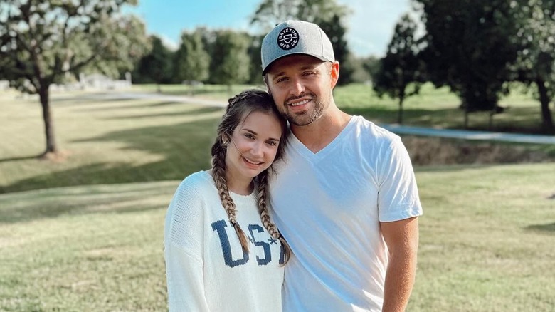 Maddie Grace Duggar and Jason Duggar hugging outside