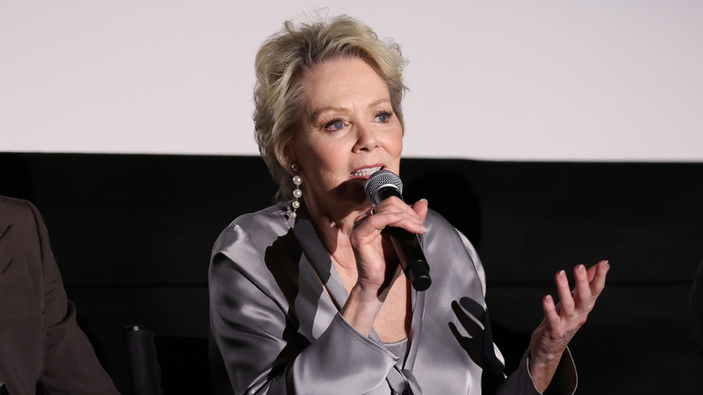 Jean Smart talking