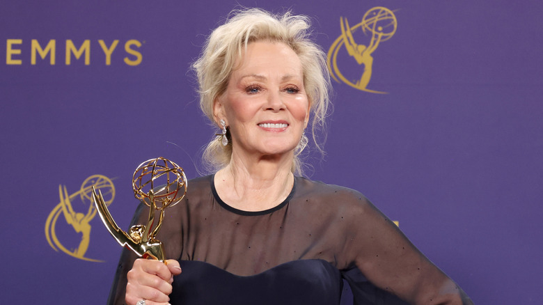 Jean Smart holding her Emmy on the red carpet