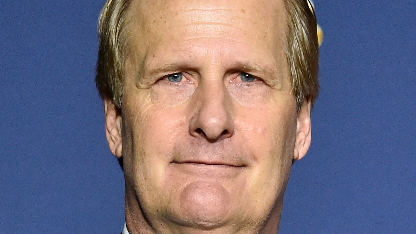 Jeff Daniels Golden Globes Outfit Is Turning Heads For The Best Reason