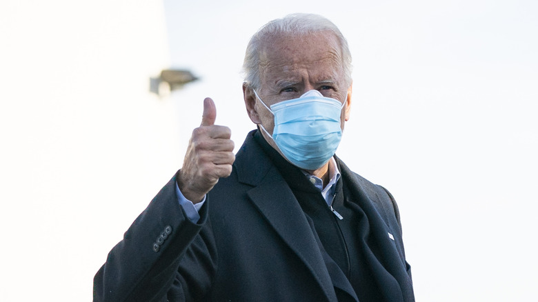 Joe Biden in mask preparing to board a flight