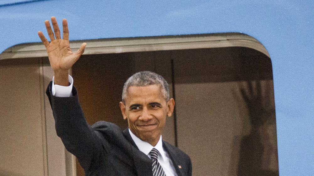 Barack Obama leaves on Air Force One 