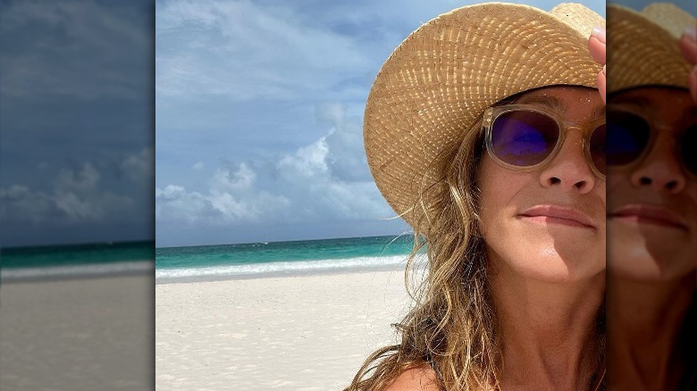 Jennifer Aniston makeup-free beach selfie