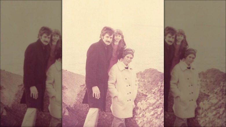 A young Jennifer Aniston with her parents