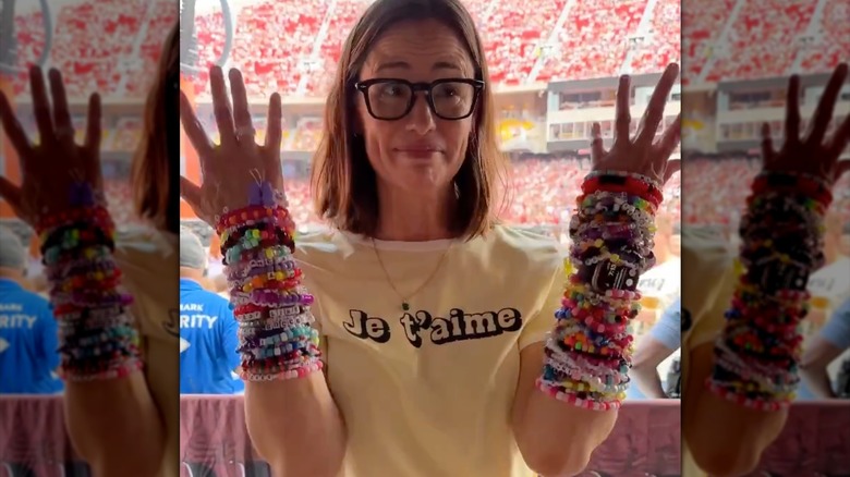 Jennifer Garner at Taylor Swift concert wearing friendship bracelets