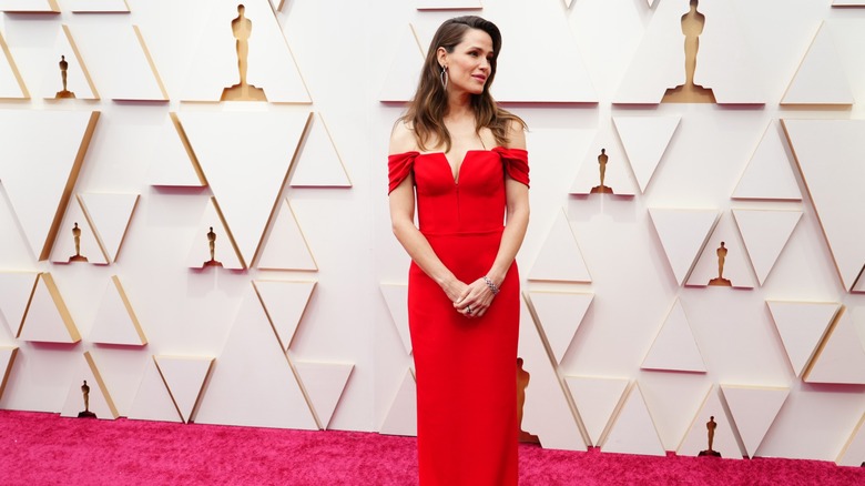 Jennifer Garner wearing a red off-the-shoulder dress at the 2022 Oscars