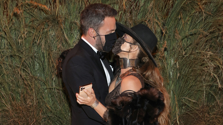 Jennifer Lopez and Ben Affleck kiss at Met Gala 2021