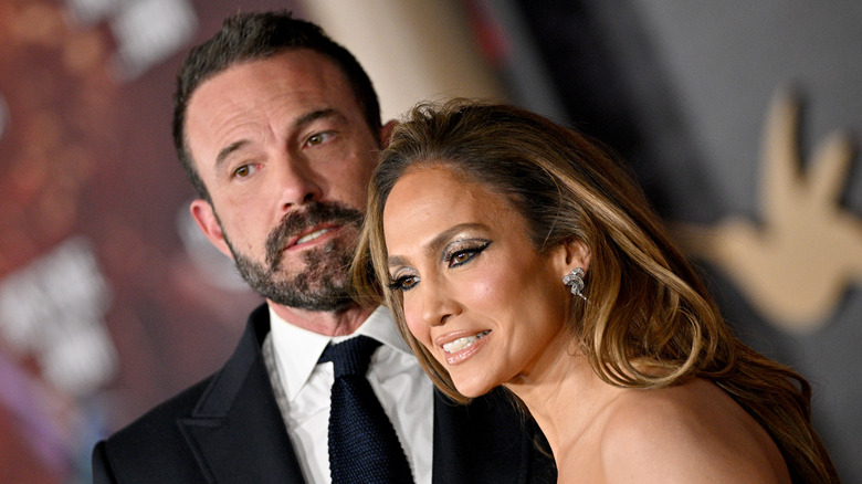 Jennifer Lopez, Ben Affleck posing