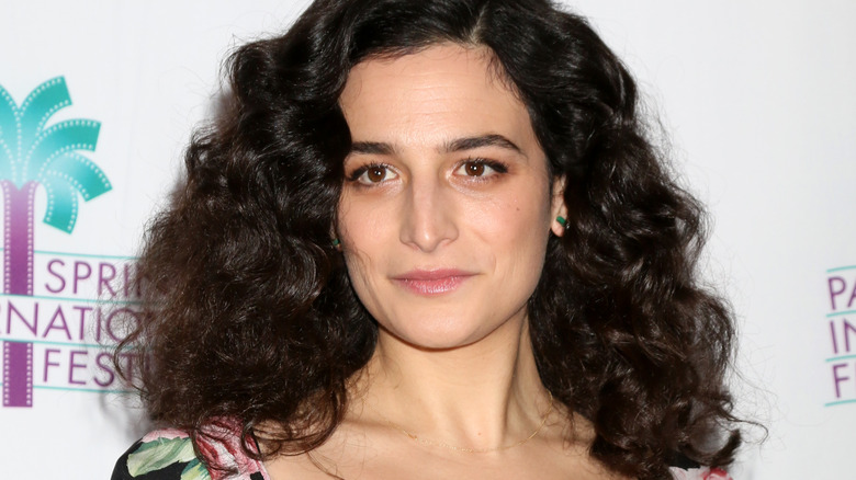 Jenny Slate walking a red carpet