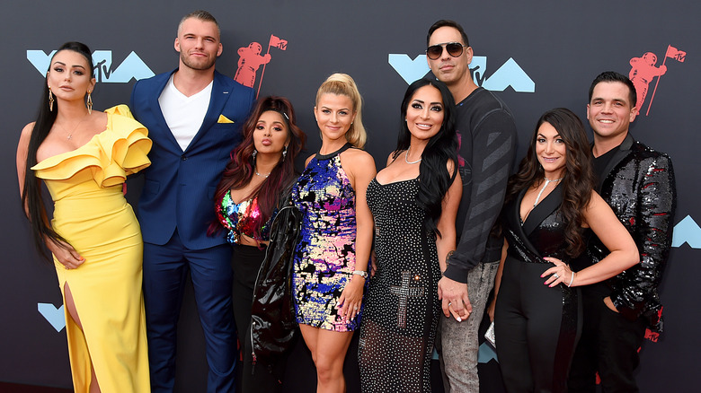 The cast of Jersey Shore Family Vacation poses together