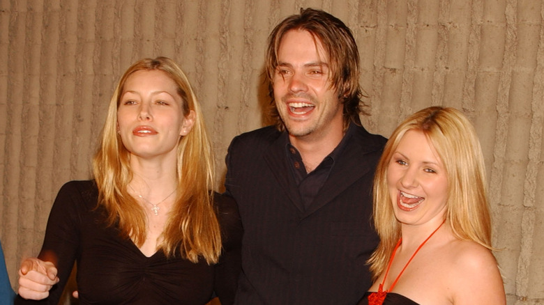 Jessica Biel, Barry Watson, and Beverley Mitchell smiling.