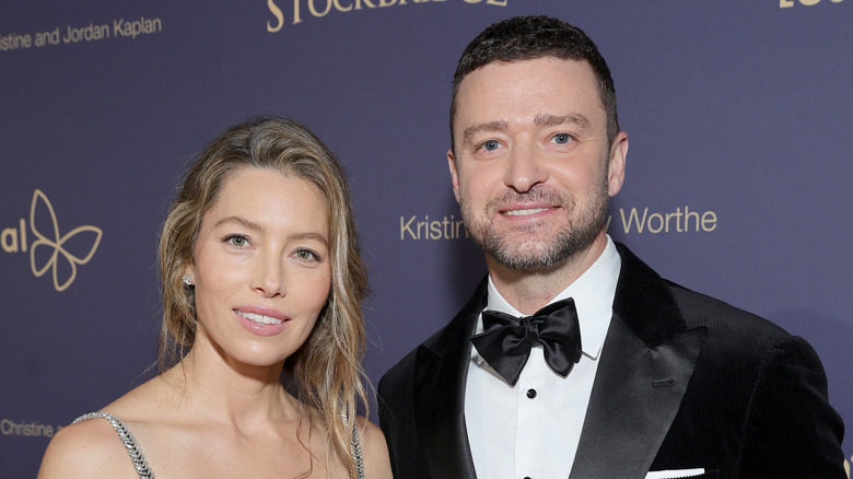 Jessica Biel and Justin Timberlake posing together