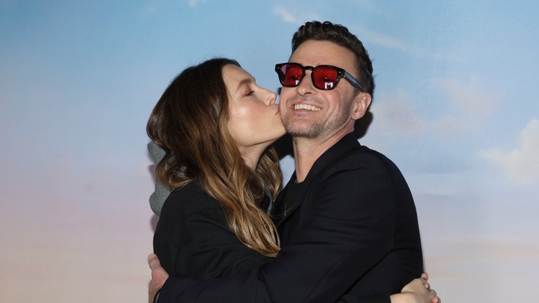 Jessica Biel kissing Justin Timberlake's cheek