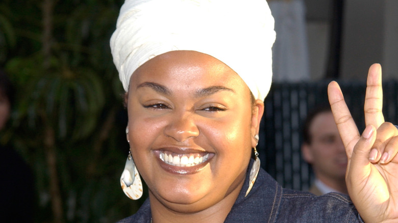 Jill Scott smiling with peace sign