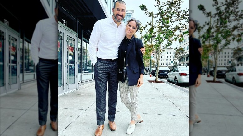 Jinger and Jeremy Vuolo posing together