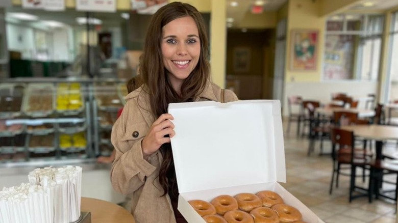 Jessa Duggar Seewald with doughnut box