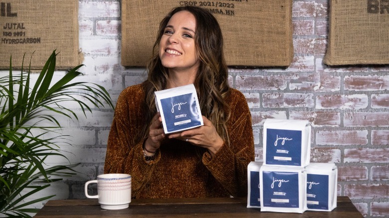 Jinger Duggar Vuolo holding Jinger coffee box