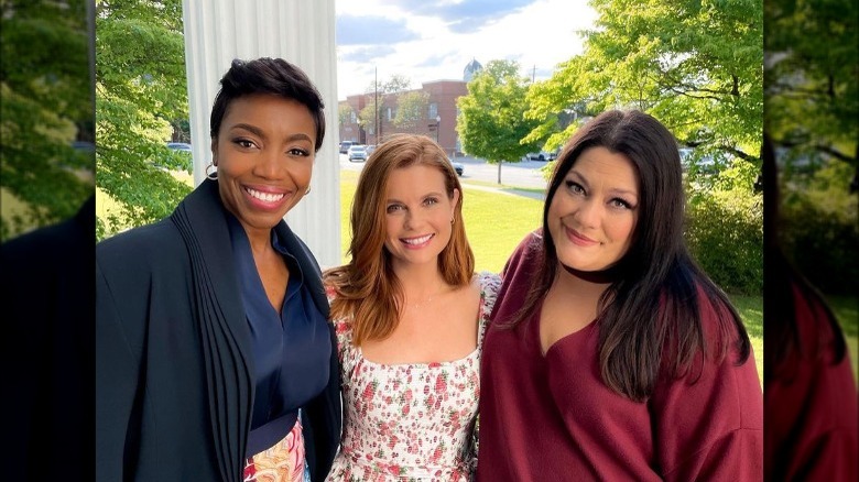 JoAnna Garcia Swisher posing with co-stars