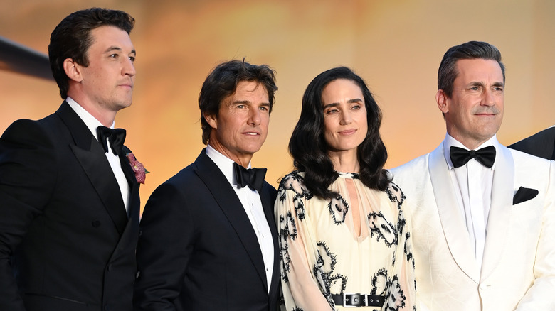 Miles Teller, Tom Cruise, Jennifer Connelly, and Jon Hamm posing