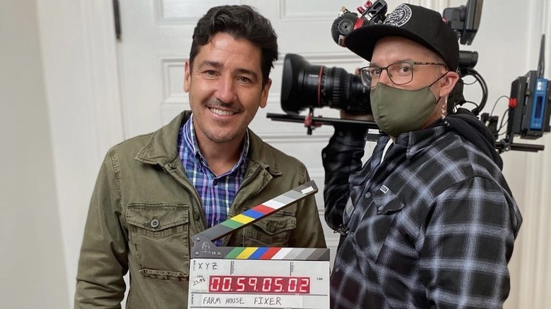 Jonathan Knight on set