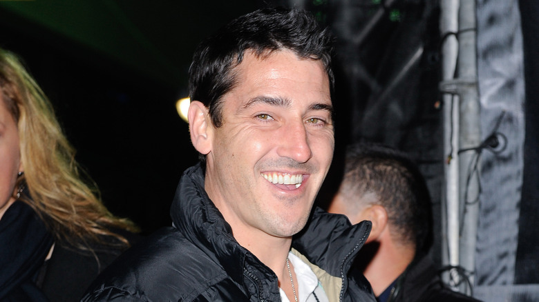 Jonathan Knight smiling outside 