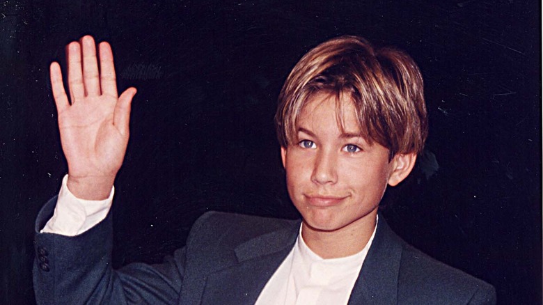 Jonathan Taylor Thomas waving