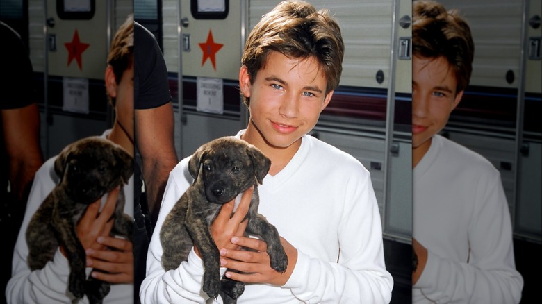 Jonathan Taylor Thomas with a dog