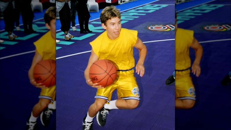 Jonathan Taylor Thomas playing basketball