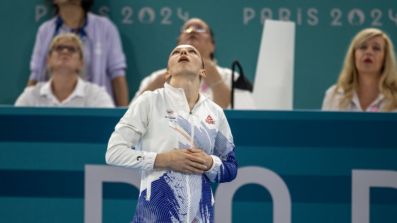 Ana Barbosu looks up at scoreboard 