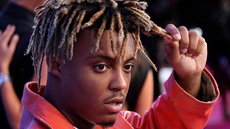 Juice WRLD touching his hair