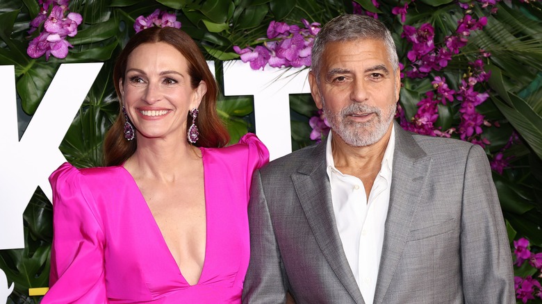 Julia Roberts and George Clooney posing together on the red carpet