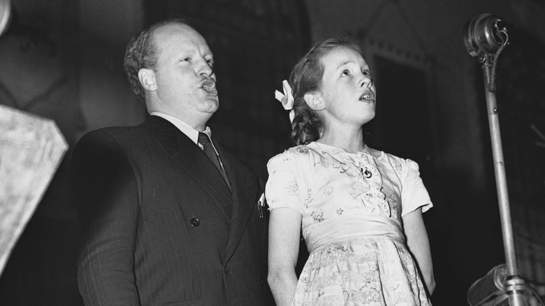 Julie Andrews singing as a child