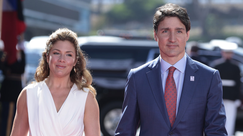 Sophie and Justin Trudeau walking to an event 