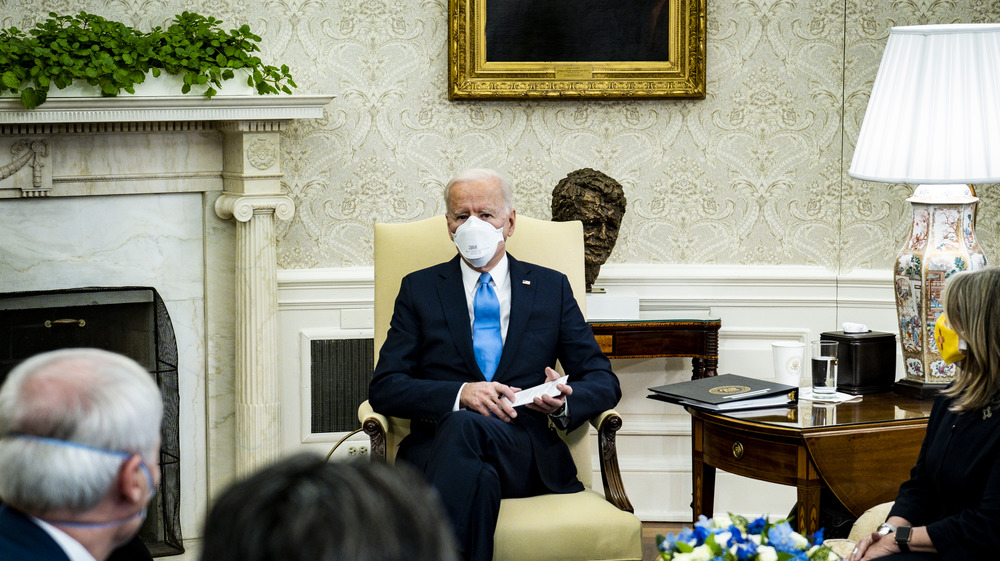 Biden in a bipartisan meeting with mayors and governors