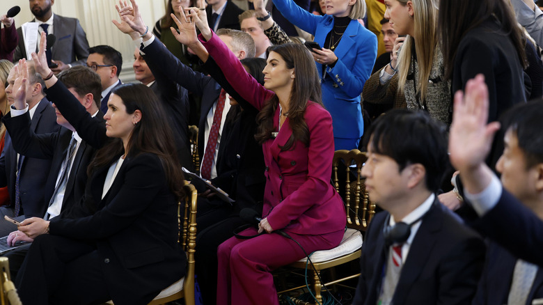 Kaitlan Collins raising her hand during a press briefing