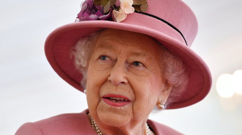 Queen Elizabeth in pink flowered hat