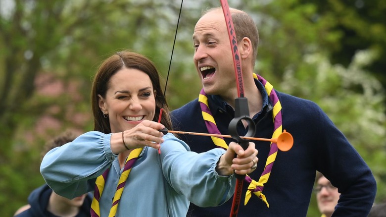 Kate Middleton trying archery, Prince William laughing