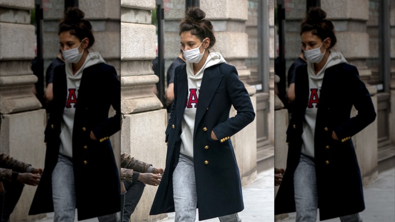 Katie Holmes in a messy bun, sweatshirt, and face mask