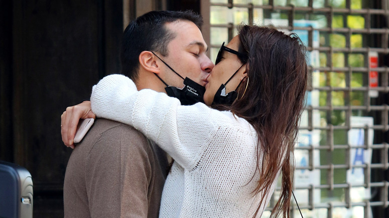 Emilio Vitolo Jr. and Katie Holmes kissing