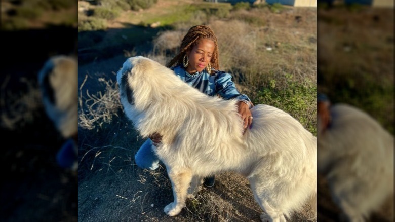 Kelis hugging her dog