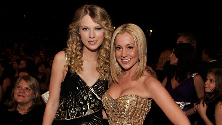 Taylor Swift and Kellie Pickler smiling