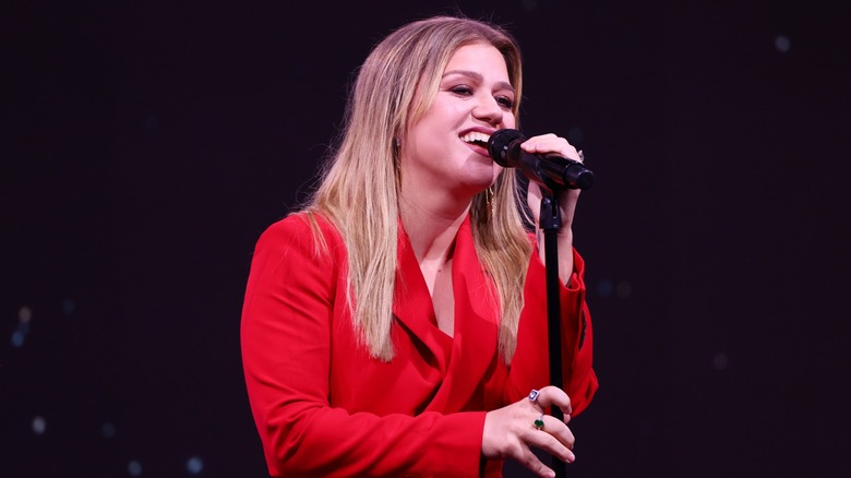 Kelly Clarkson singing