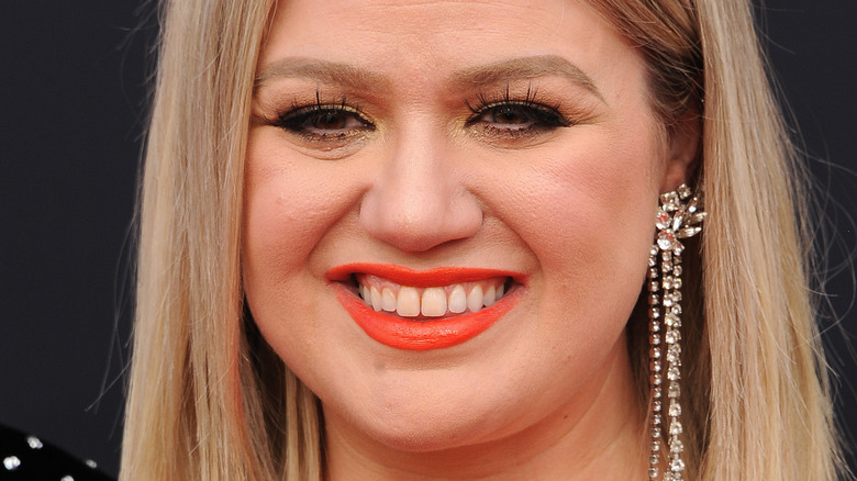 Kelly Clarkson on the red carpet.